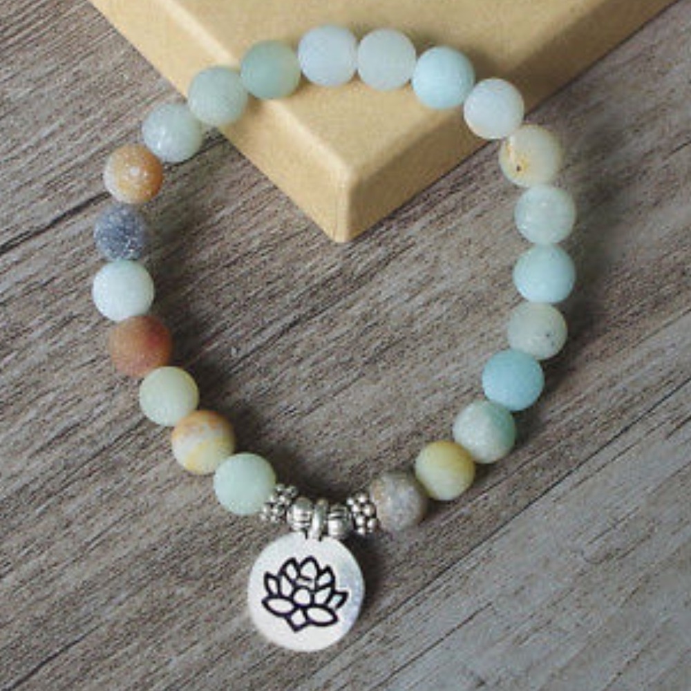 BRAND NEW EARTHY LOTUS FLOWER BEADED BRACELET💚